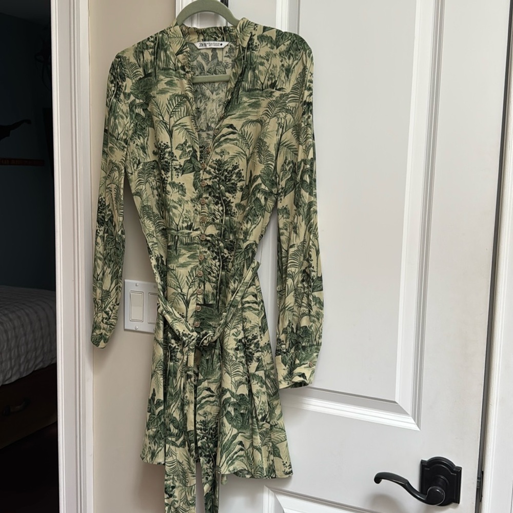 Zara button down dress size extra small used